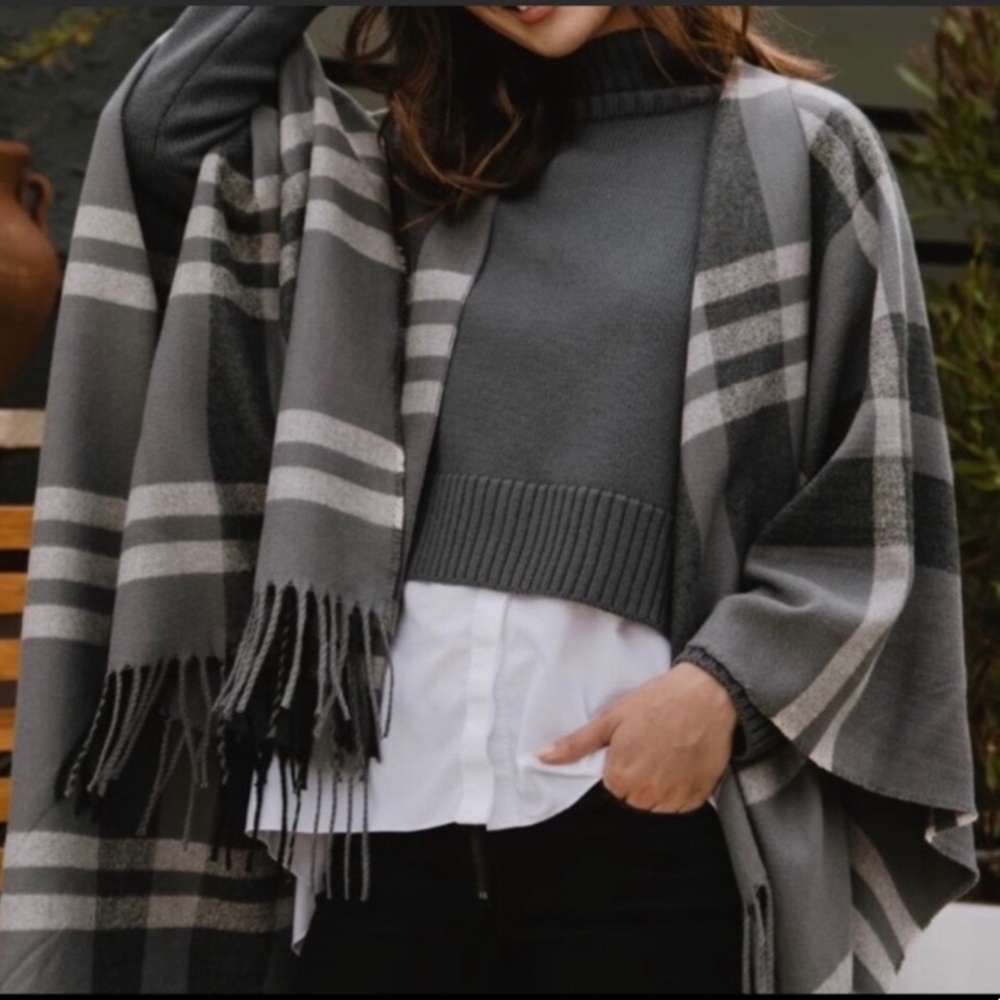 Siizu Causebox Charcoal‎ Gray Poncho Wrap NWT!